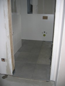 Wand- und Bodenfliesen Gäste Dusche/WC
